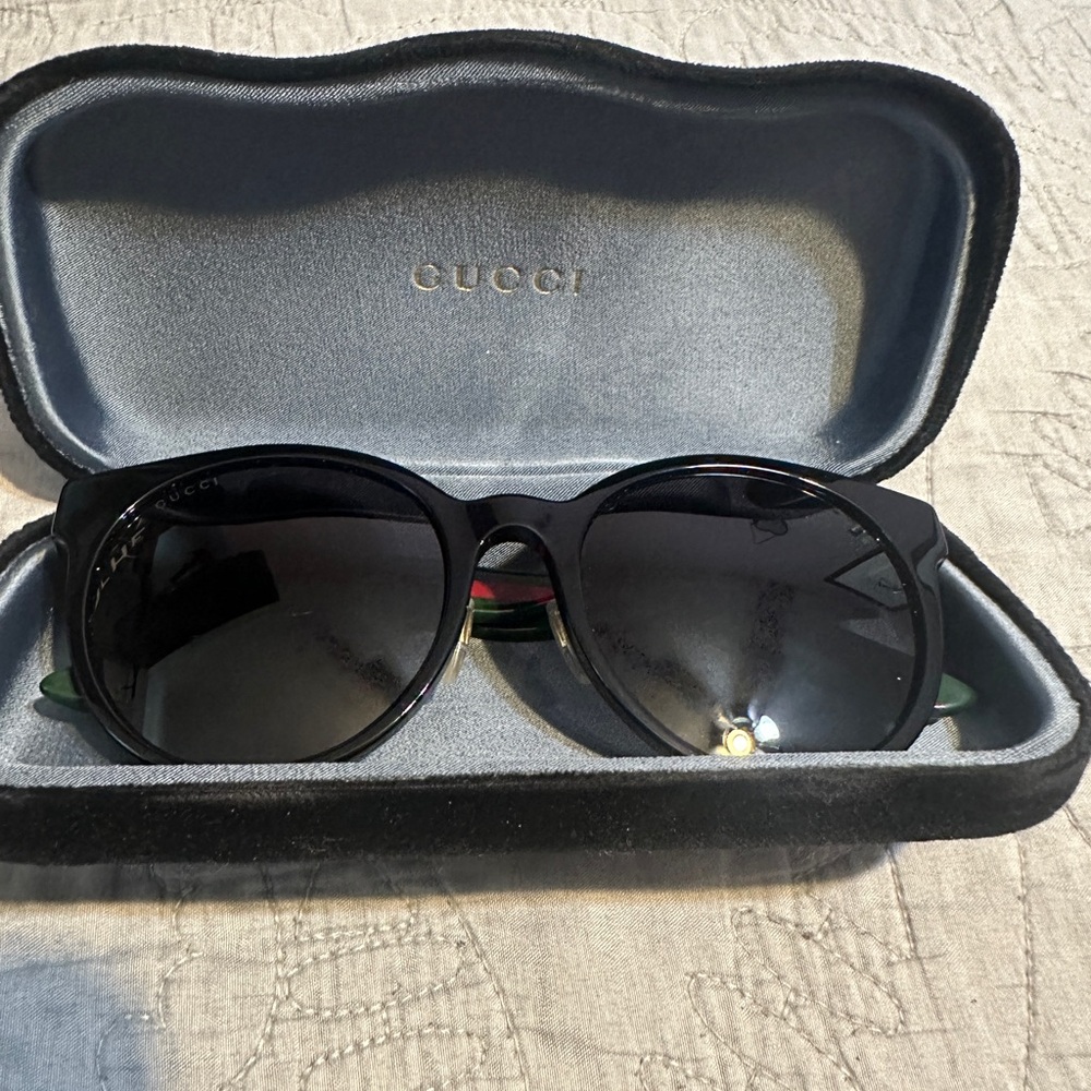 Gucci round Black Sunglasses